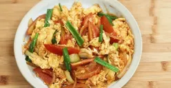 Resep menu sahur simpel ala Chef Devina Hermawan. (Sumber: YouTube/Devina Hermawan)