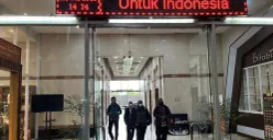 Aktivitas PTSP berjalan normal selama bulan puasa di Kantor Pemerintah Kota Administrasi Jakarta Barat, Kamis, 19 Februari 2026. (Sumber: Poskota/Pandi Ramedhan)