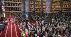 Suasana jamaah mengikuti rangkaian ibadah Ramadan 1447 H di Masjid Istiqlal, Jakarta, Rabu, 18 Februari 2026. (Sumber: Poskota/Bilal Nugraha Ginanjar)