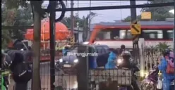 KA Bandara Soetta tabrakan dengan truk trailer di Poris, Batuceper, Tangerang pada Jumat 20 Februari 2026 pagi. (Sumber: Instagram/@warungjurnalis)