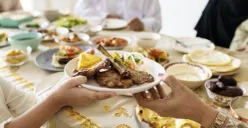 5 keutamaan memberi makan orang yang berpuasa (Sumber: Pinterest/saatvamattress)