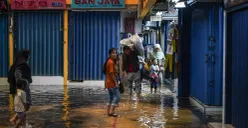 Banjir yang menggenangi kasawan Pasar Cipulir, Jakarta Selatan pada Jumat, 20 Februari 2026. (Sumber: Poskota/Bilal Nugraha Ginanjar)