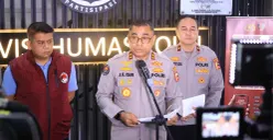 Kepala Divisi Humas Polri, Johnny Eddizon Isir saat memberikan pernyataan tentang anggota Brimob pembunuh siswa di Kota Tual, Maluku. (Sumber: Dok. Mabes Polri)