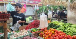 Pedagang sayuran di Pasar Gudang Tigaraksa, Kabupaten Tangerang. (Sumber: Poskota/ Veronica)