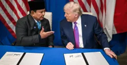 Presiden Prabowo Subianto dan Donald Trump menandatangani perjanjian dagang antara Indonesia dan Amerika Serikat di Washington, D.C., Amerika Serikat pada Kamis, 19 Februari 2026. (Sumber: Setkab)