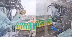 Kecelakaan dua unit bus Transjakarta di Koridor 13 dekat Halte Cipulir, Senin, 23 Februari 2026 sekitar pukul 07.00 WIB. (Sumber: Istimewa)