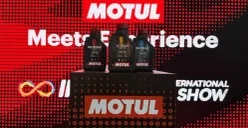 Motul Indonesia mencatat hasil positif di IIMS 2026 dengan meluncurkan oli mobil standar API SQ. (Sumber: Dok. Motul)