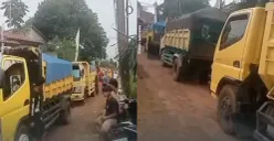 Warga blokade truk galian tanah di Bedahan, Depok. (Sumber: Instagram @depokupdateco)