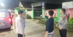 Warga tengah menunjukkan lokasi penganiayaan yang dilakukan oleh empat remaja menjelang sahur. (Sumber: Polsek Pamarayan)