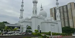 Pemandangan Masjid At Thohir, Tapos, Kota Depok, Selasa, 24 Februari 2026. (Sumber: Poskota/Angga Pahlevi)