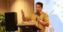 Bupati Tangerang, Maesyal Rasyid saat menghadiri kegiatan sosialisasi dan komunikasi program kerja pengawasan 2026. (Sumber: Poskota/Veronica Prasetio)