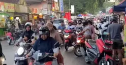 Suasana sore hari di kawasan Jalan Rt Hardiwinangung, Rangkasbitung, Lebak. (Sumber: Poskota/Samsul Fatoni)