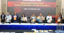 Jumpa pers Direktorat Tindak Pidana PPA serta TPPO Bareskrim Polri terkait praktik perdagangan orang dengan modus jual beli bayi, Rabu, 25 Februari 2026. (Sumber: Dok. Bareskrim Polri)