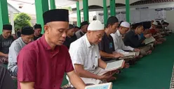 Ratusan warga binaan Lapas Kelas III Rangkasbitung, Kabupaten Lebak, mengikuti program keagamaan saat Ramadhan. (Sumber: Poskota/Samsul Fatoni)