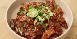 Cara membuat menu buka puasa ayam filet saus mentega ala Chef Devina Hermawan. (Sumber: YouTube/Devina Hermawan)