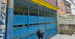 Lokasi TKP ruko bengkel mobil di Jalan Raya Kali Mulya, Cilodong, Kota Depok, Kamis, 26 Februari 2026. (Sumber: Poskota/Angga Pahlevi)