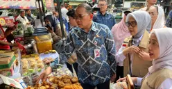 BBPOM di Jakarta bersama Pemkot Jakpus melakukan pengecekan pangan takjil di Bendungan Hilir (Benhil), Jakarta Pusat, Kamis, 26 Februari 2026. (Sumber: Poskota/M Tegar Jihad)