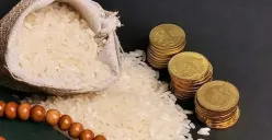 Penyaluran zakat fitrah menjelang Idulfitri sebagai wujud kepedulian dan penyempurna ibadah Ramadan. (Sumber: Pinterest)