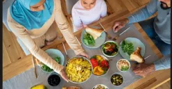 Daftar 5 menu sahur tanpa mengonsumsi nasi yang sehat dan praktis. (Sumber: Freepik)