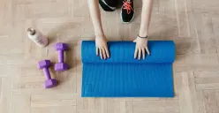 Ilustrasi. Olahraga ringan hingga sedang dianjurkan selama puasa Ramadhan. Ini rekomendasi latihan, waktu terbaik, dan cara menjaga hidrasi. (Sumber: Pexels/kaboompics)