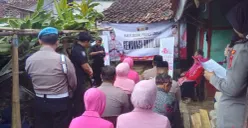 Bakti Sosial Polda Jabar dan Polres Cimahi Bantu Renovasi Rutilahu. (Sumber: Poskota/Gatot Poedji Utomo)
