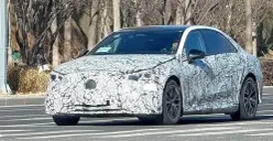 Mercedes-Benz C-Class versi listrik murni tertangkap kamera saat uji jalan. (Sumber: Autohome)