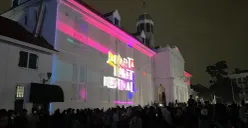 Perayaan malam pergantian tahun baru 2026 di kawasan Kota Tua, Tamansari, Jakarta Barat, Kamis, 1 Januari 2026. (Sumber: Poskota/Pandi Ramedhan)