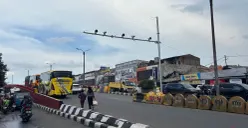 ETLE Flyover Cibinong, Kabupaten Bogor, mulai menindak pelanggar lalu lintas, Senin, 5 Desember 2026. (Sumber: Poskota/Giffar Rivana)