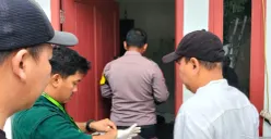 Warga Warakas, Tanjung Priok, Jakarta Utara, digegerkan dengan penemuan satu keluarga yang ditemukan dalam kondisi tidak bernyawa di dalam rumahnya, Jumat, 2 Januari 2026. (Sumber: X/@wongdalang)