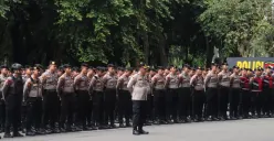 Personil kepolisian siaga pada pertandingan BRI Super League 2025/2026 Matchday ke-16 antara Persija Jakarta melawan Persijap Jepara di GBK, Senayan, Sabtu, 3 Januari 2026. (Sumber: Istimewa)