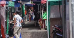 Ilustrasi pedagang berjualan di atas trotoar. (Sumber: Poskota/Bilal Nugraha Ginanjar)