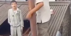 Pemuda mabuk berlari ke atas genteng rumah warga di Jalan Pancoran Barat VIII, Pancoran, Jakarta Selatan. (Sumber: Instagram/@Infojkasel.id)