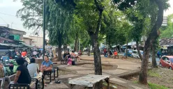 Warga beraktivitas di kawasan Terowongan Manggarai, Jakarta Selatan, yang kerap menjadi lokasi rawan tawuran. (Sumber: Poskota | Foto: Pandi Ramedhan)