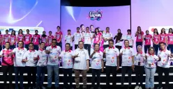 Manajemen Bank Mandiri, jajaran sponsor, pelatih, dan para pemain Jakarta Livin’ by Mandiri (JLM) berfoto bersama usai peluncuran skuad dan jersey resmi jelang Proliga 2026 Putri di Jakarta, Senin, 5 Januari 2026. (Sumber: Istimewa)