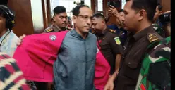 Mantan Mendikbudristek Nadiem Makarim mengahadapi sidang di Pengadilan Tipikor Jakarta Pusat. (Sumber: Poskota | Foto: Ramot Sormin)