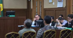 Saksi M Arif Nuryanta memberikan keterangan di sidang Pengadilan Tipikor Jakarta Pusat (Sumber: Poskota | Foto: Ramot Sormin)
