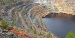 Ilustrasi. Kejagung menyelidiki aktivitas tambang ilegal masuk hutan lindung di Kabupaten Konawe Utara, Sulawesi Tenggara. (Sumber: Freepik/@wirestock)