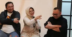 Peneliti senior BRIN, Prof. Siti Zuhro (tengah) saat menjadi narasumber dalam agenda Launching Riset: Mencari Sosok Pemimpin Ideal Indonesia: Apa Kata Rakyat?, di Jakarta Selatan, Minggu, 11 Januari 2026. (Sumber: Poskota/Ali Mansur)
