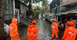 Genangan setinggi sekitar 30 centimeter melanda rumah warga di Jalam Latumenten 1, Jelambar, Grogol Petamburan, Jakarta Barat, Senin, 12 Januari 2026. (Sumber: Poskota/Pandi Ramedhan)