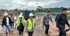 Wakapolri Komjen Pol Dedi Prasetyo meninjau pembangunan SMA KTB, Kecamatan Gunungsindur, Kabupaten Bogor. (Sumber: Poskota/Giffar Rivana)