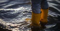 Ilustrasi. Tol Sedyatmo digenangi banjir seusai diguyur hujan. (Sumber: Freepik/@ninjason1)