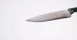 Ilustrasi. Seorang ART ditemukan bersimbah darah ditusuk mantan suaminya di Kota Serang. (Sumber: Freepik/@freepik)