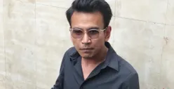 Younger, pelapor sekaligus korban, menjalani pemeriksaan perdana oleh penyidik terkait laporan yang menjerat pendiri Akademi Crypto, Timothy Ronald, di Polda Metro Jaya, Jakarta Selatan, Selasa, 13 Januari 2026. (Sumber: Poskota/Ali Mansur)