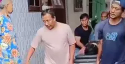 Tukang cilok di kawasan Basmol, Kembangan, Jakarta Barat bersimbah darah usai ditusuk rekannya pada Selasa, 13 Januari 2026 pagi. (Sumber: Istimewa)