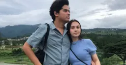 Hubungan asmara Aliando Syarief dan Richelle Skornicki turut menjadi sorotan seiring viralnya isu child grooming yang dibahas setelah buku berjudul Broken Strings karya Aurelie Moeremans ramai diperbincangkan. (Sumber: Instagram/@savorascraves)