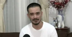 Nama Roby Tremonti ikut terseret setelah buku Broken Strings karya Aurelie Moeremans viral. Roby membantah tuduhan kekerasan dan mengingatkan risiko hukum menuduh tanpa bukti. (Sumber: YouTube/STARPROIndonesia)