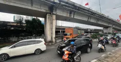 Suasana di Exit Tol Rawa Buaya, Cengkareng, Jakarta Barat, pasca kejadian viral adanya penutupan jalan hingga dijajaki pak ogah yang melakukan pungli, Kamis, 15 Januari 2026. (Sumber: Poskota/Pandi Ramedhan)