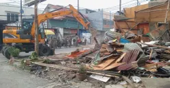 Petugas Satpol PP Kabupaten Bogor membongkar 17 bangunan liar di Cibinong. (Sumber: Satpol PP)