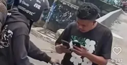 Viral sekelompok mata elang (matel) yang sedang memberhentikan pengendara di Jalan Daan Mogot, Cengkareng, Jakarta Barat. (Sumber: Instagram/@manangsoebeti_official)