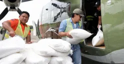 Potret petugas saat bersiap melakukan Operasi Modifikasi Cuaca (OMC) untuk wilayah DKI Jakarta. (Sumber: Berita Jakarta)